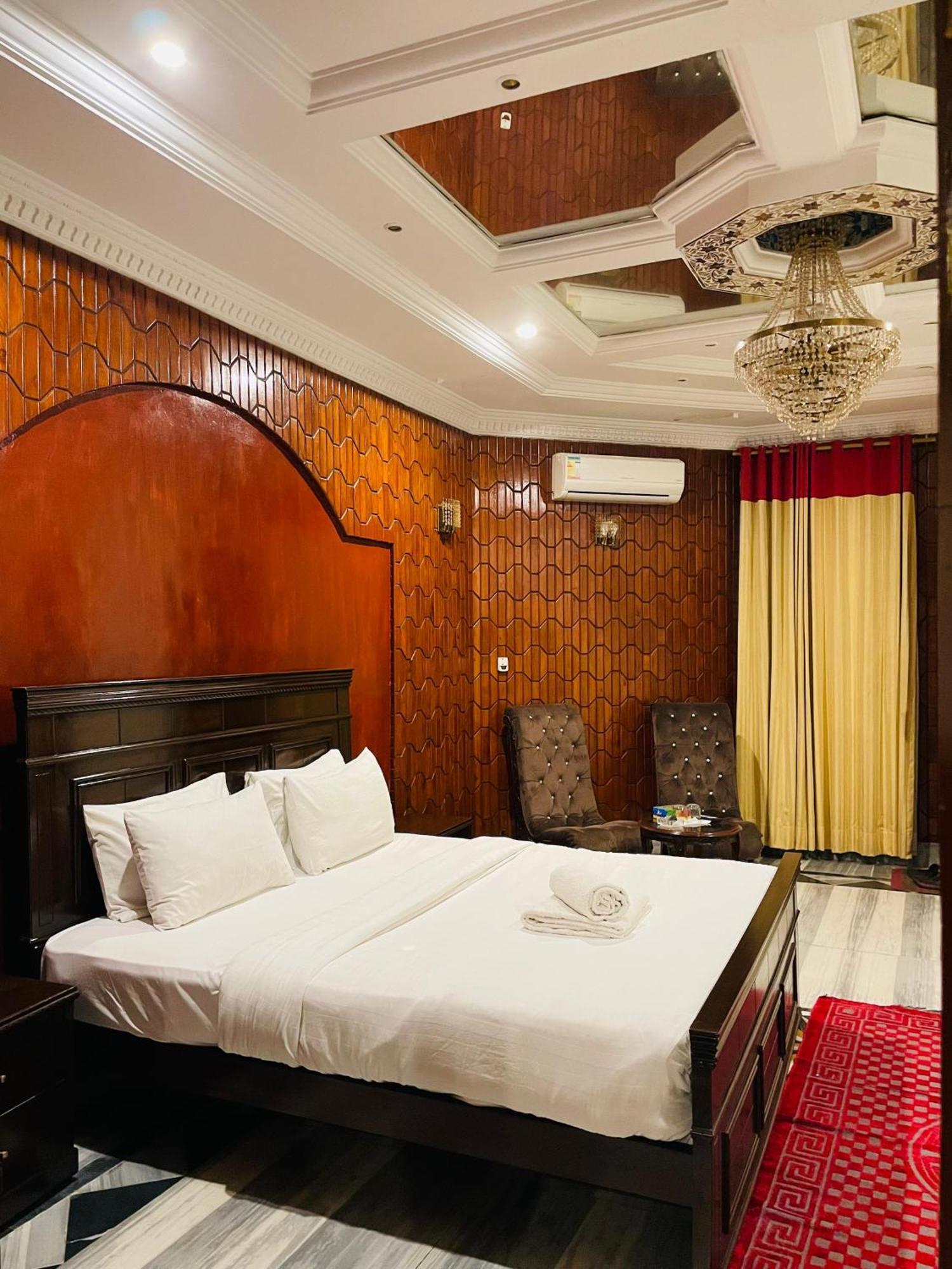 Executive Galaxy Guest House Islamabad Exteriör bild