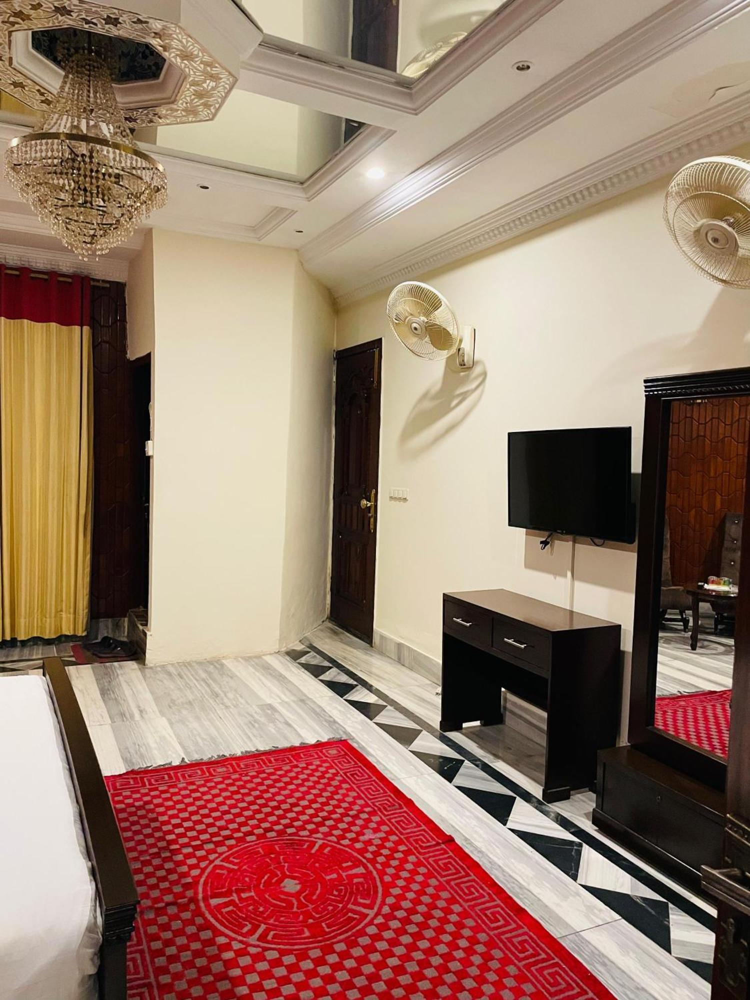 Executive Galaxy Guest House Islamabad Exteriör bild