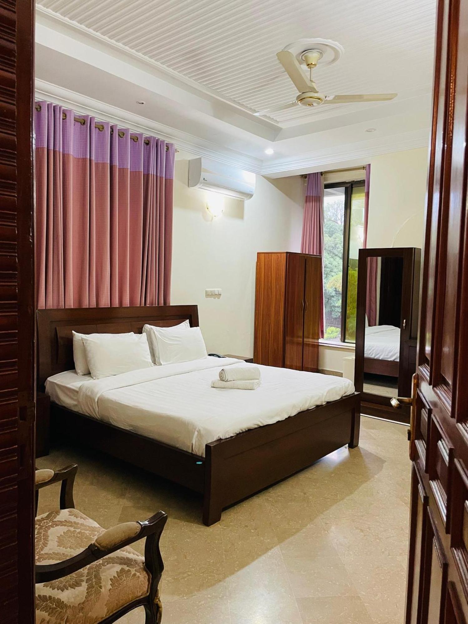 Executive Galaxy Guest House Islamabad Exteriör bild