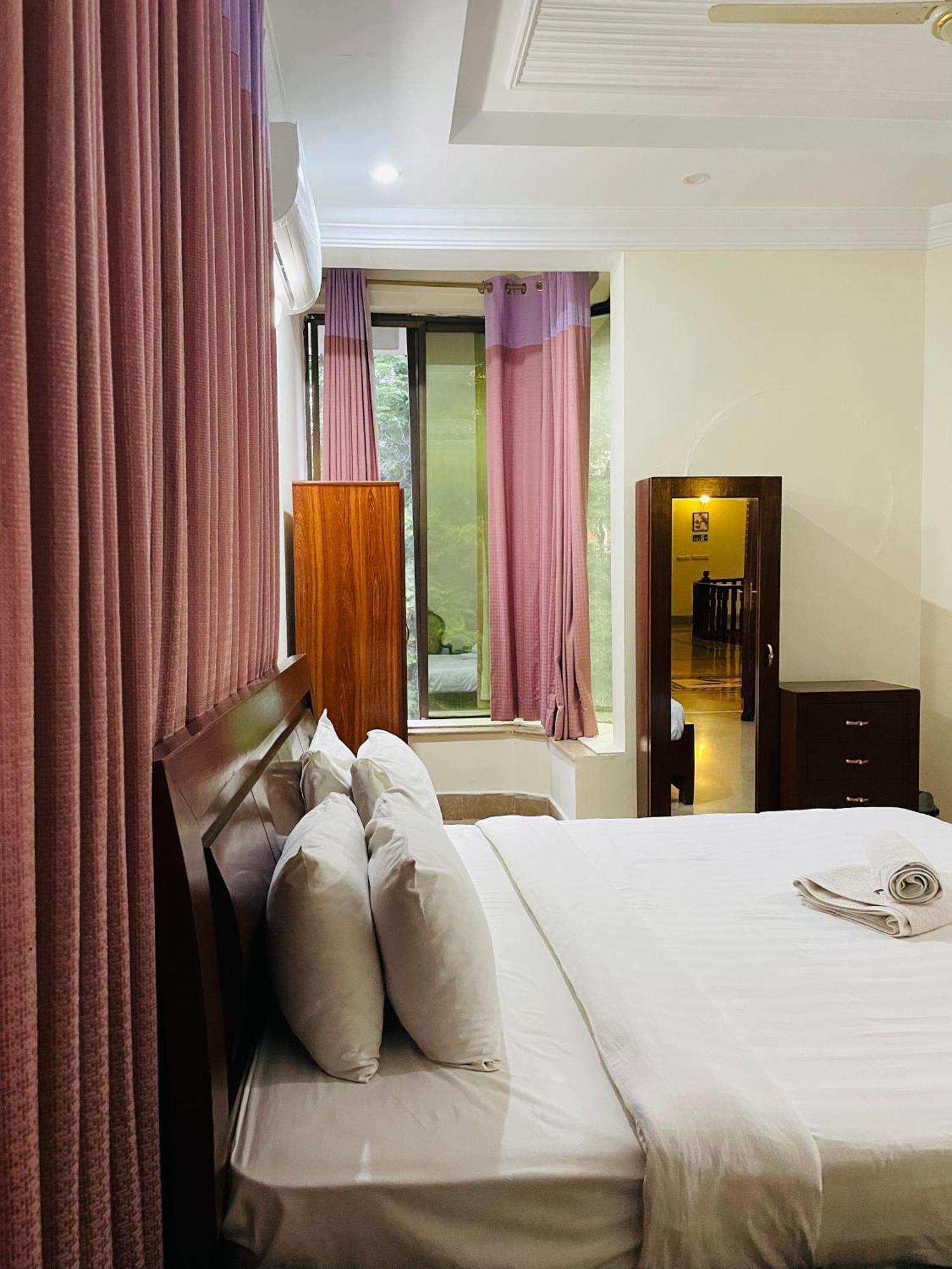 Executive Galaxy Guest House Islamabad Exteriör bild
